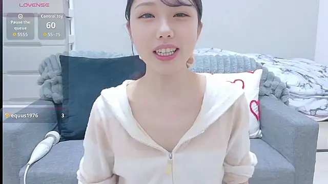 Snapshot of Minamina2 chatting on 06/02/26, 09:15 Minamina2 online show from 06/02/26, 09:15
