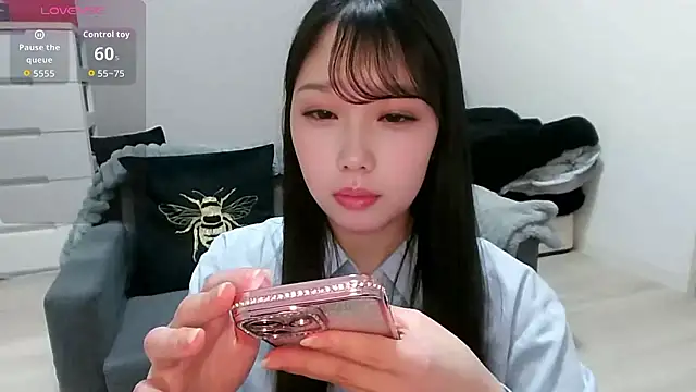 Minamina2 online show from 04/24/26, 10:28