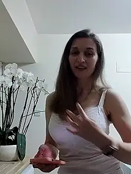 irresistibelle online show from 05/08/26, 06:56