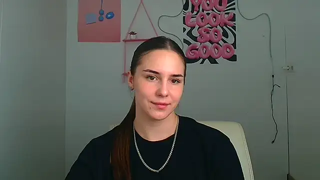 Snapshot of Kyara_ra chatting on 06/18/26, 09:36 Kyara ra online show from 06/18/26, 09:36