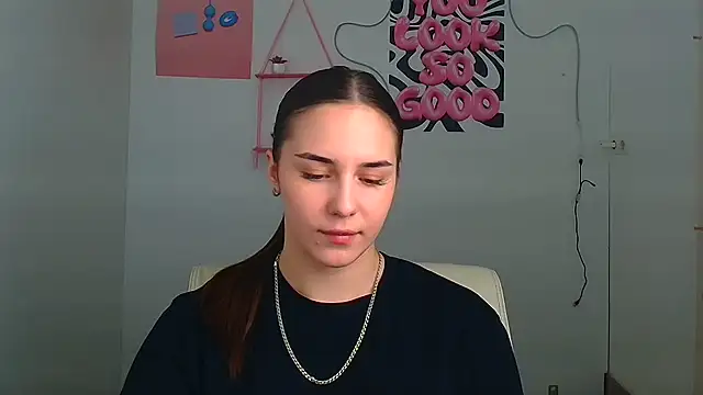 Snapshot of Kyara_ra chatting on 06/18/26, 05:28 Kyara ra online show from 06/18/26, 05:28