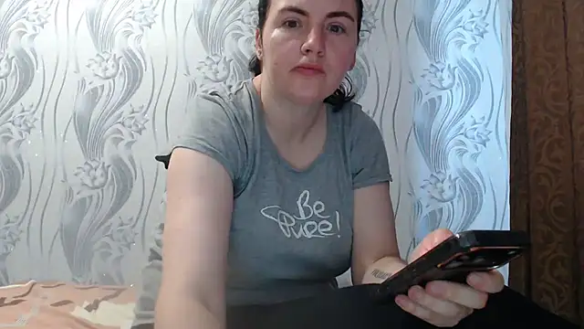 Snapshot of AlinaxJames chatting on 06/14/26, 08:15 AlinaxJames online show from 06/14/26, 08:15
