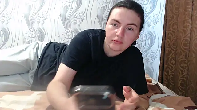 Snapshot of AlinaxJames chatting on 06/13/26, 08:34 AlinaxJames online show from 06/13/26, 08:34