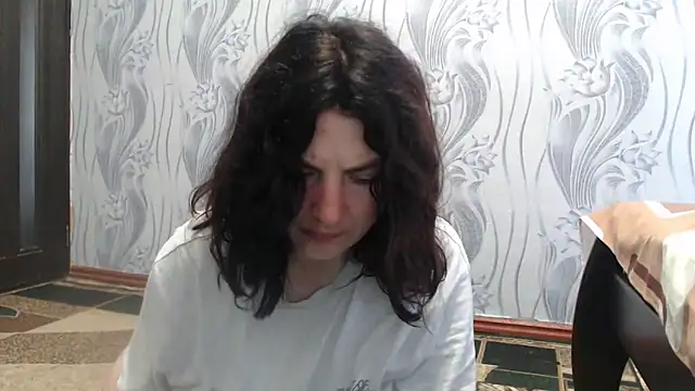 Snapshot of AlinaxJames chatting on 06/04/26, 10:09 AlinaxJames online show from 06/04/26, 10:09