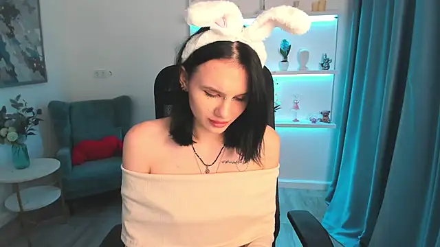 Snapshot of AlicePertim chatting on 07/10/26, 06:30 AlicePertim online show from 07/10/26, 06:30