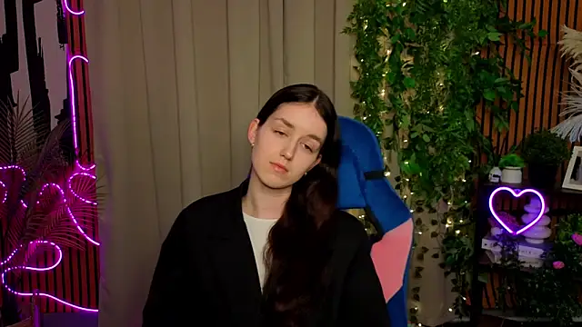 EmiliaDent online show from 04/19/26, 09:10