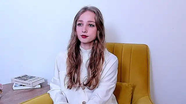 TreasaNeveu online show from 04/18/26, 07:44