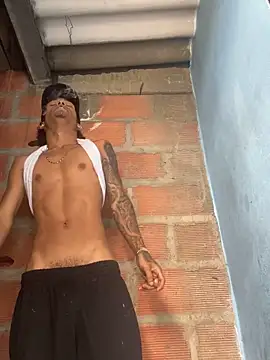 JuanLpLp online show from 04/17/26, 03:04