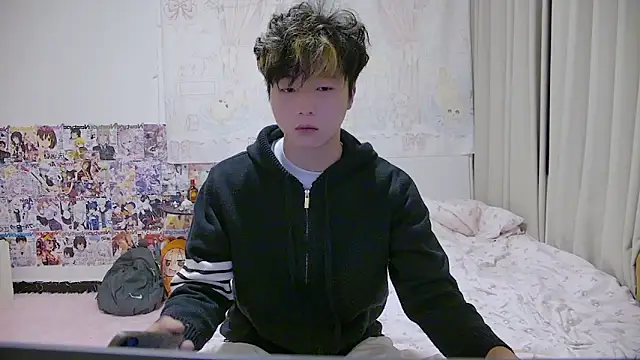 Cream-001 online show from 04/18/26, 07:11