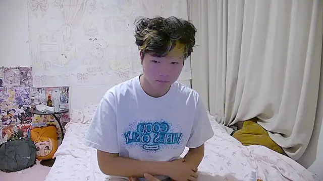 Cream-001 online show from 04/18/26, 11:05