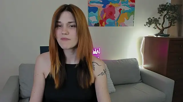 Snapshot of elani_lune chatting on 05/17/26, 12:05 elani lune online show from 05/17/26, 12:05