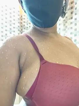 Loving Naughtycouple online show from 05/18/26, 07:35