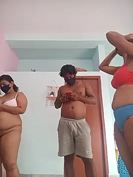 Loving Naughtycouple online show from 05/20/26, 03:58