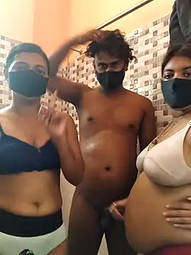 Loving Naughtycouple online show from 06/06/26, 03:45