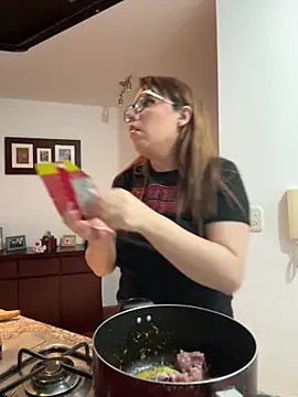 AliceMtz online show from 04/17/26, 06:55