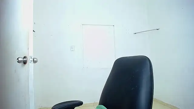 Ari novoa online show from 04/18/26, 03:31