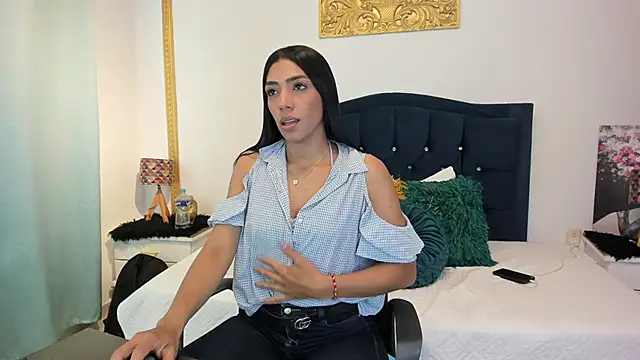Snapshot of AmberKayleigh chatting on 06/10/26, 06:42 AmberKayleigh online show from 06/10/26, 06:42