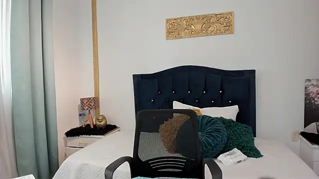 Snapshot of AmberKayleigh chatting on 06/18/26, 07:08 AmberKayleigh online show from 06/18/26, 07:08