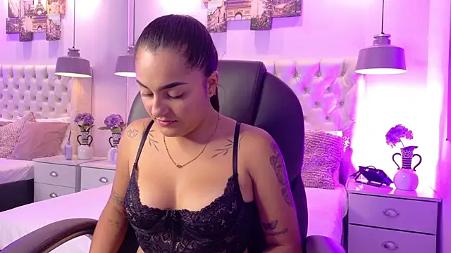 CarolineRodriz online show from 04/20/26, 02:40