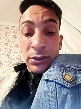 Zoltan223567 online show from 04/17/26, 11:40