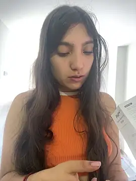 Snapshot of Soffy_20 chatting on 05/25/26, 04:38 Soffy 20 online show from 05/25/26, 04:38