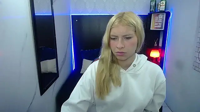 Snapshot of nancy_blonde chatting on 06/19/26, 01:50 nancy blonde online show from 06/19/26, 01:50