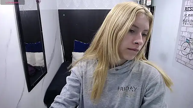 Snapshot of nancy_blonde chatting on 07/11/26, 12:49 nancy blonde online show from 07/11/26, 12:49