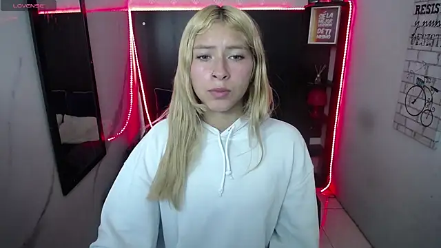 Snapshot of nancy_blonde chatting on 07/15/26, 12:12 nancy blonde online show from 07/15/26, 12:12