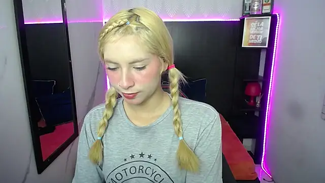 Snapshot of nancy_blonde chatting on 06/28/26, 03:29 nancy blonde online show from 06/28/26, 03:29