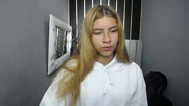nancy blonde online show from 05/05/26, 12:08
