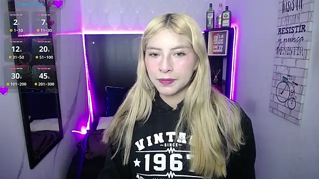Snapshot of nancy_blonde chatting on 07/17/26, 12:46 nancy blonde online show from 07/17/26, 12:46
