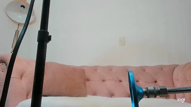 Melaniie Hill online show from 05/20/26, 03:53