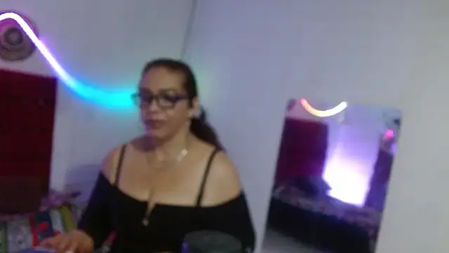 Sweet-Mommy-Milf online show from 05/26/26, 01:15