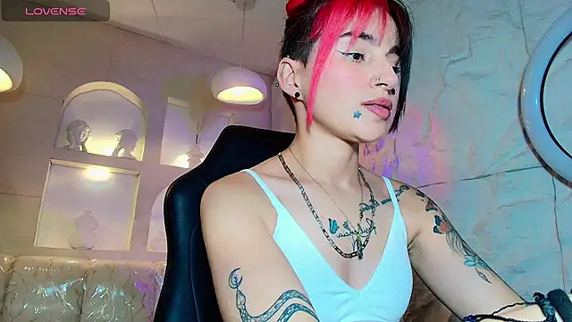 Moon Red r online show from 07/13/26, 07:46