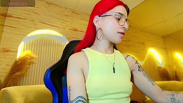 Moon Red r online show from 05/27/26, 12:45