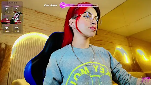 Moon Red r online show from 06/08/26, 12:38