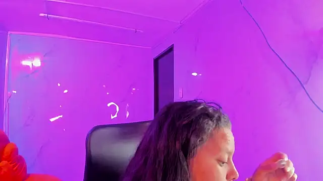 LilaVelvet online show from 05/27/26, 01:51