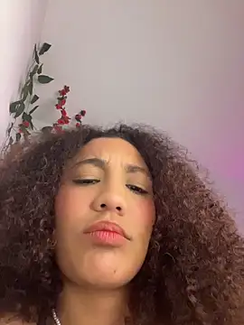 Daphnne Curly online show from 05/27/26, 12:01