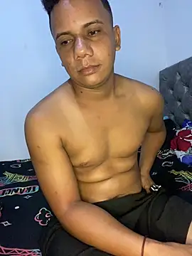 ReinaldoZapata online show from 04/18/26, 03:09