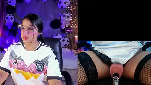 Snapshot of LuciaReid chatting on 06/23/26, 01:53 LuciaReid online show from 06/23/26, 01:53