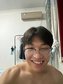Snapshot of Ycen_ chatting on 05/13/26, 03:19 Ycen online show from 05/13/26, 03:19