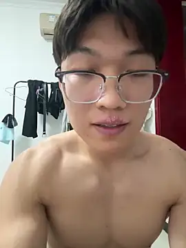 Snapshot of Ycen_ chatting on 04/29/26, 05:30 Ycen online show from 04/29/26, 05:30