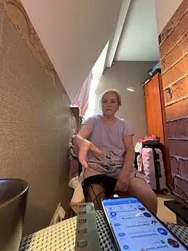Snapshot of Svetlysvet chatting on 05/15/26, 04:32 Svetlysvet online show from 05/15/26, 04:32