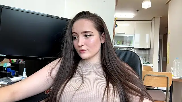 Snapshot of Emilly_Cart chatting on 06/23/26, 03:37 Emilly Cart online show from 06/23/26, 03:37