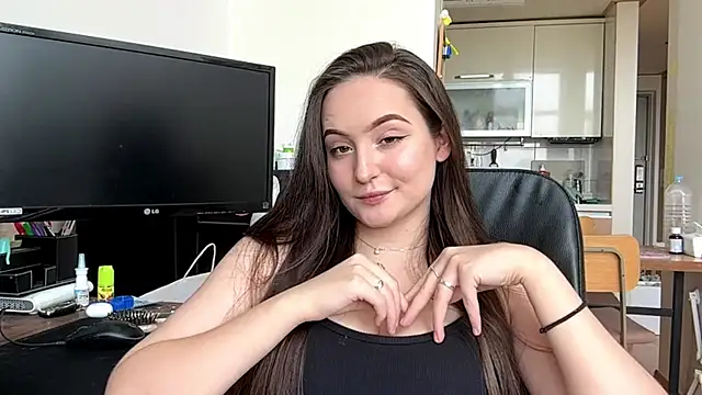 Emilly Cart online show from 06/02/26, 04:56