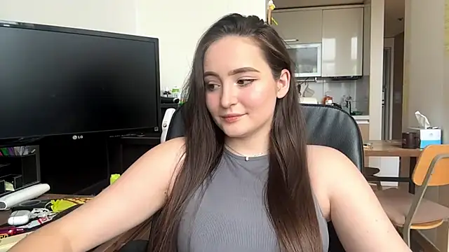 Emilly Cart online show from 05/20/26, 03:25