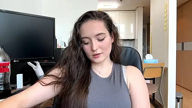 Emilly Cart online show from 05/15/26, 03:37