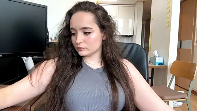 Emilly Cart online show from 05/06/26, 03:21