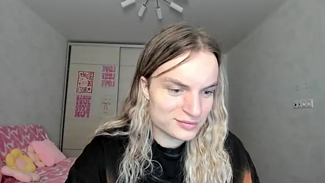 milliKira006 online show from 05/26/26, 07:56