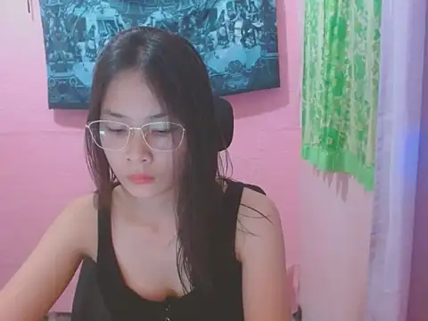 Snapshot of Sweetsexylady19 chatting on 06/10/26, 04:35 Sweetsexylady19 online show from 06/10/26, 04:35